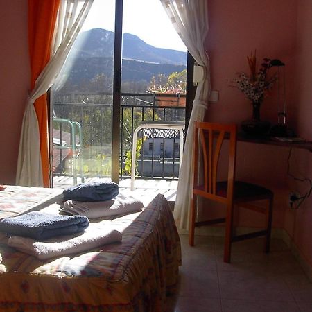 Hostal Escarla Aren Kültér fotó