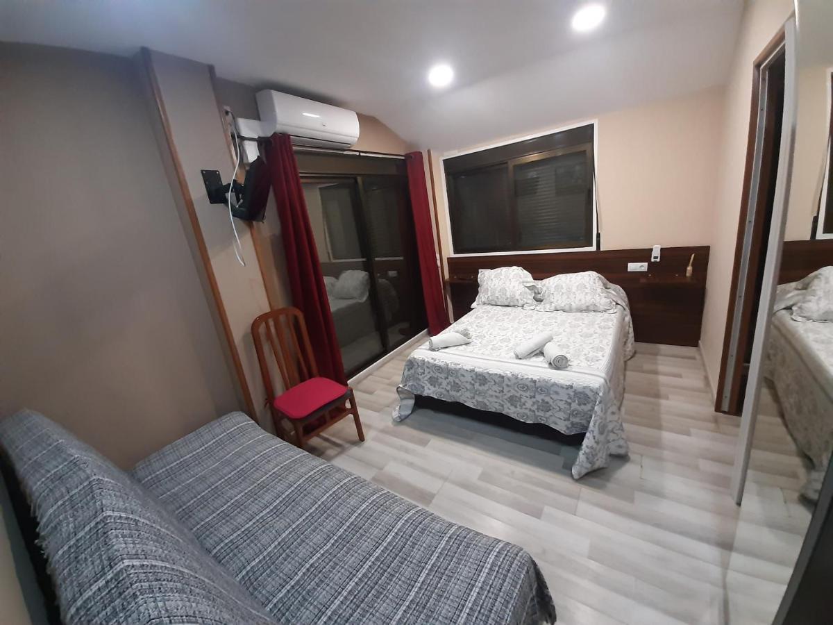 Hostal Escarla Aren Kültér fotó