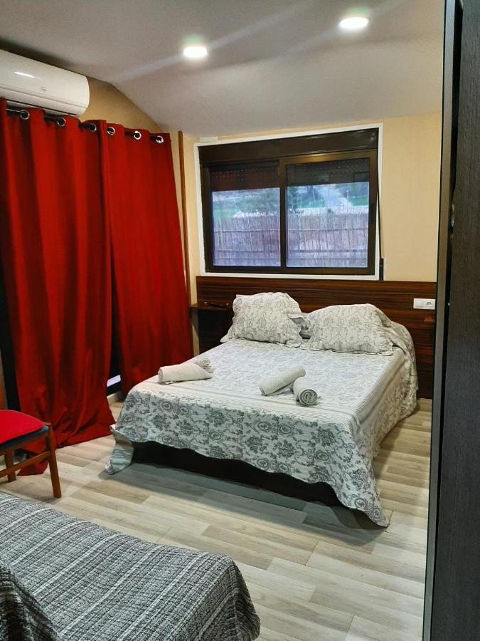Hostal Escarla Aren Kültér fotó