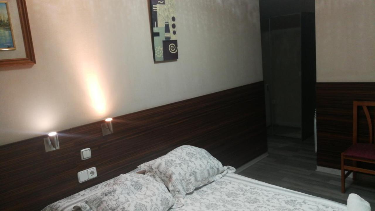 Hostal Escarla Aren Kültér fotó