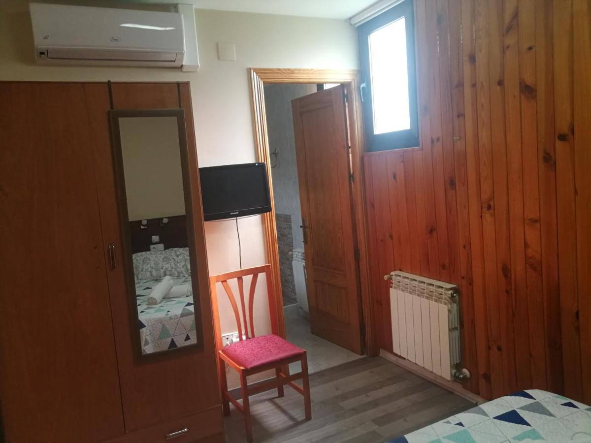 Hostal Escarla Aren Kültér fotó