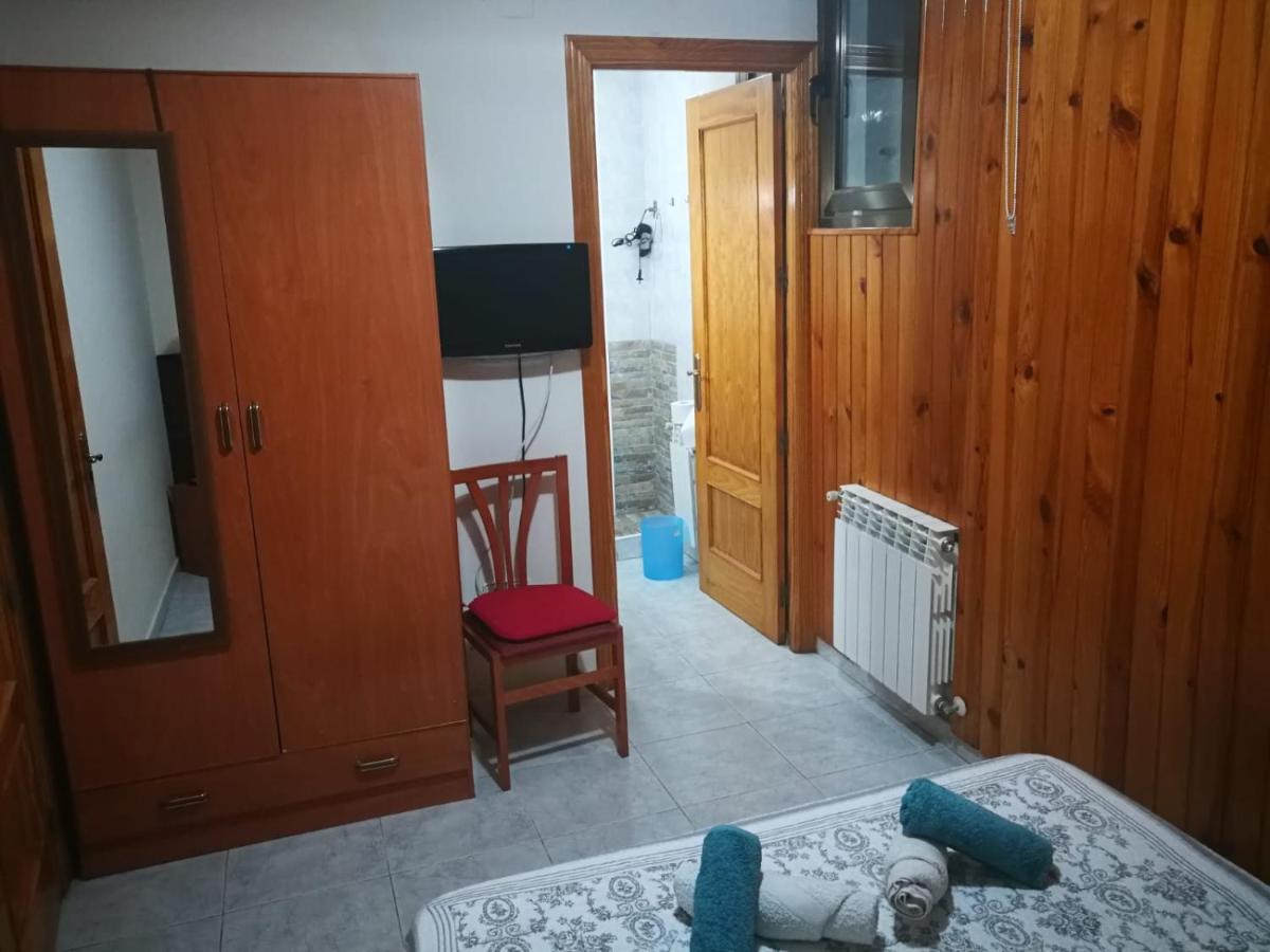 Hostal Escarla Aren Kültér fotó