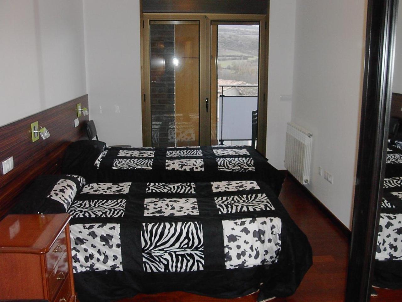Hostal Escarla Aren Kültér fotó