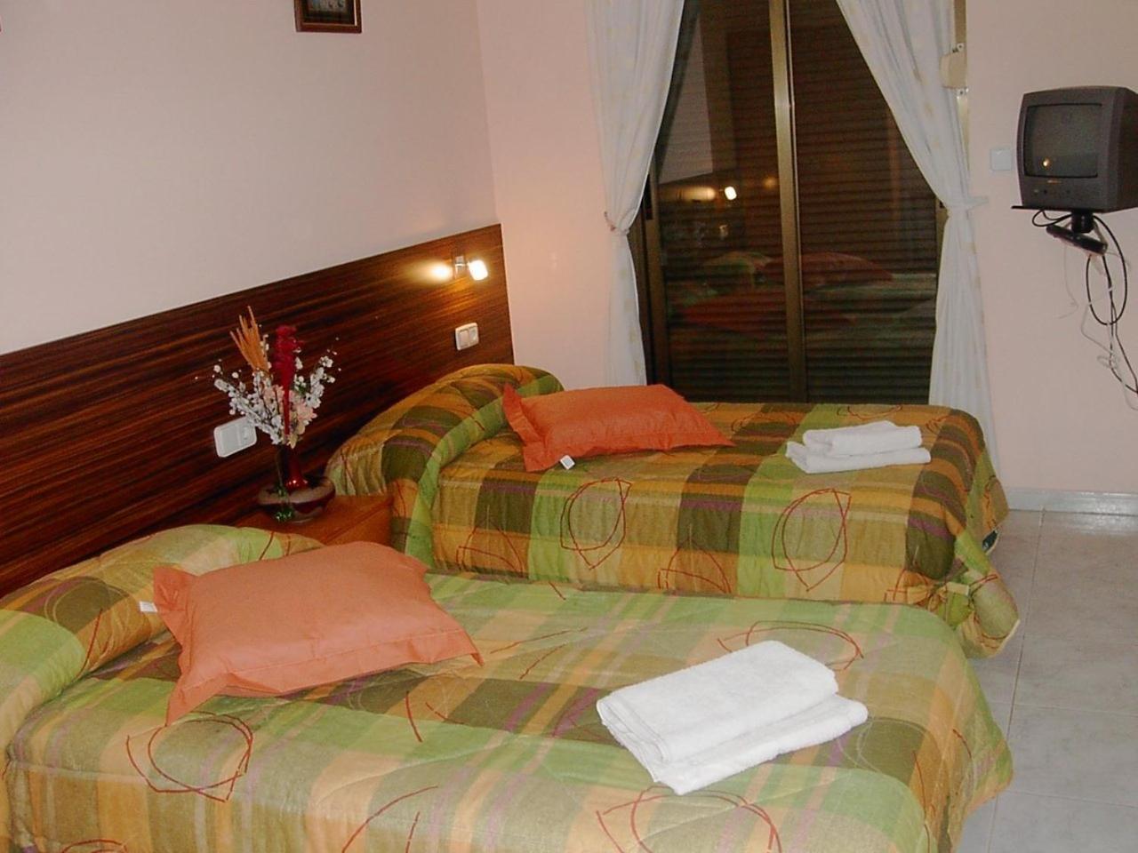 Hostal Escarla Aren Kültér fotó