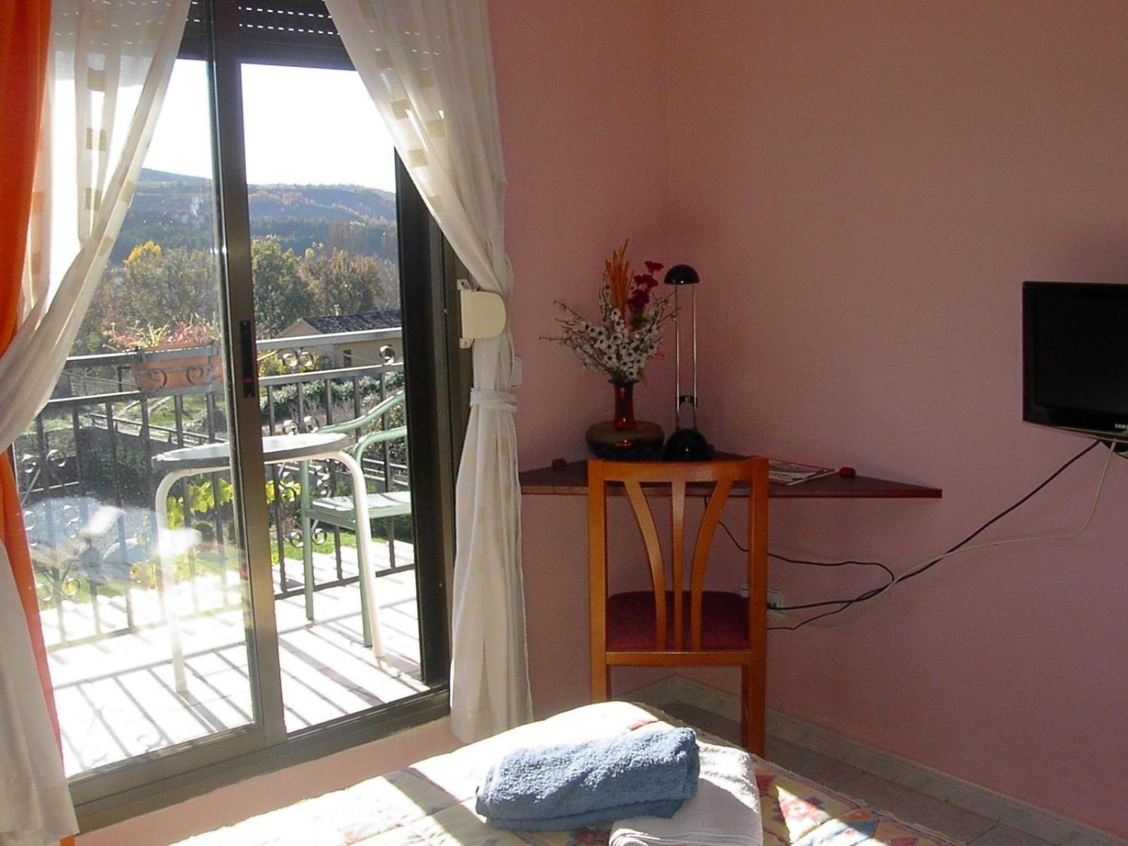 Hostal Escarla Aren Kültér fotó