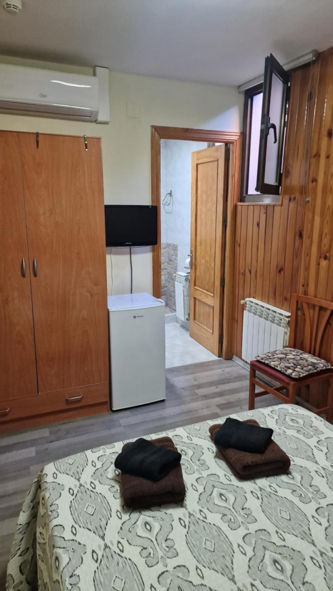 Hostal Escarla Aren Kültér fotó