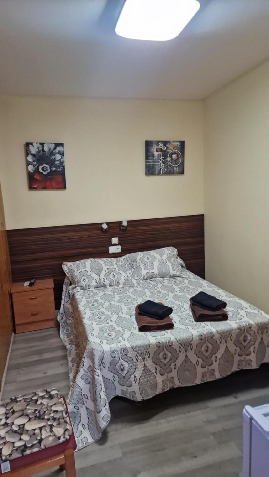 Hostal Escarla Aren Kültér fotó