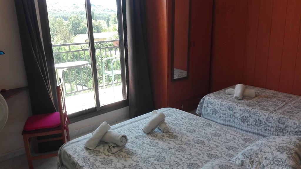 Hostal Escarla Aren Kültér fotó