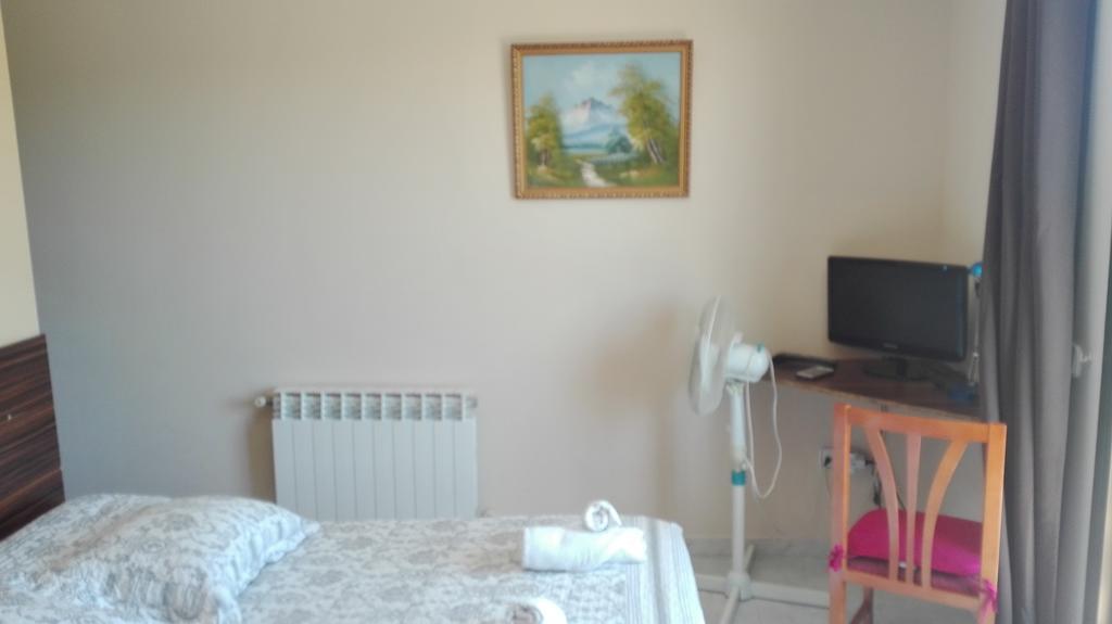 Hostal Escarla Aren Kültér fotó