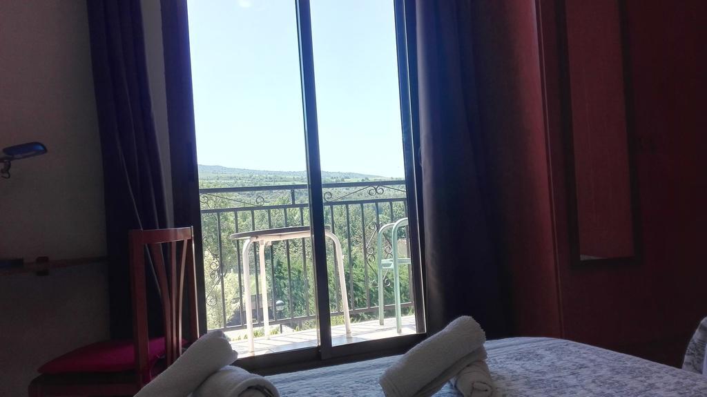 Hostal Escarla Aren Kültér fotó