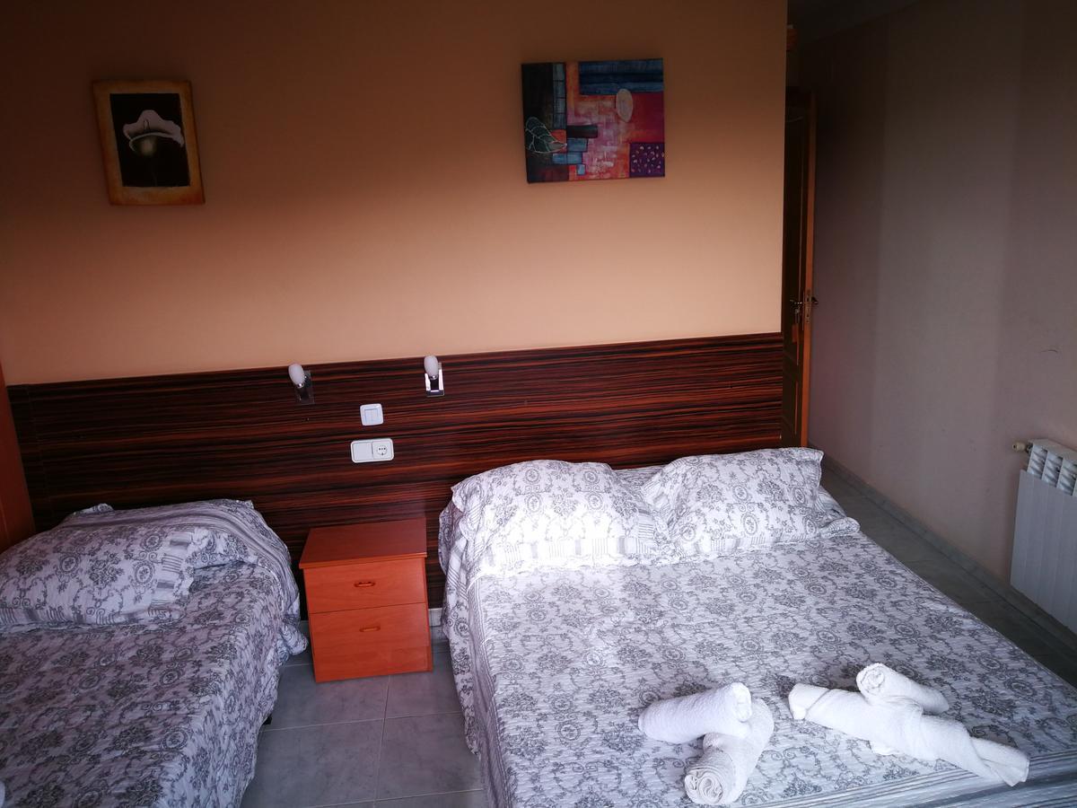 Hostal Escarla Aren Kültér fotó