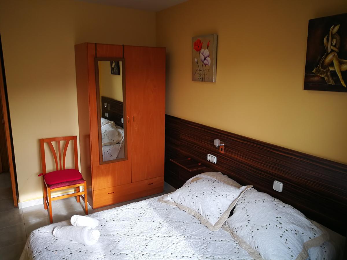 Hostal Escarla Aren Kültér fotó