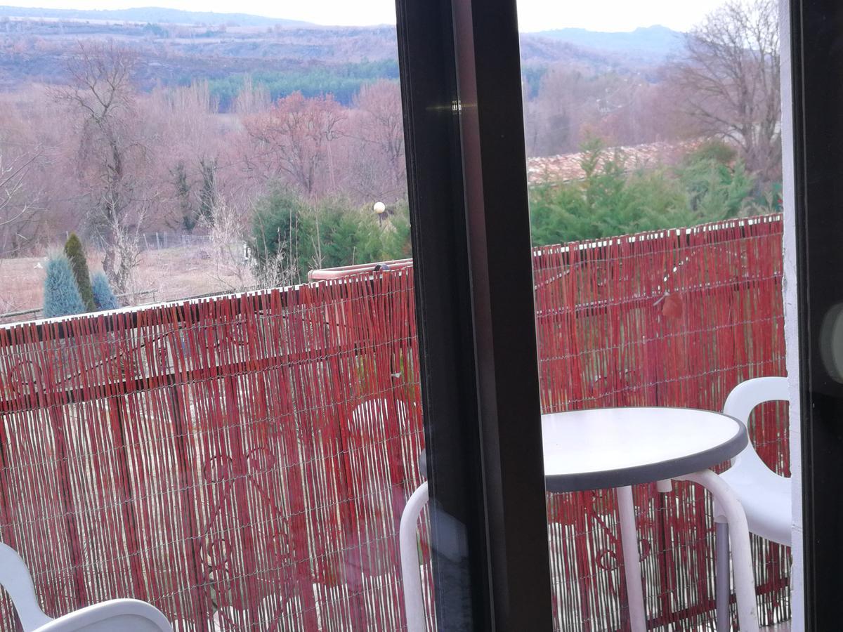 Hostal Escarla Aren Kültér fotó