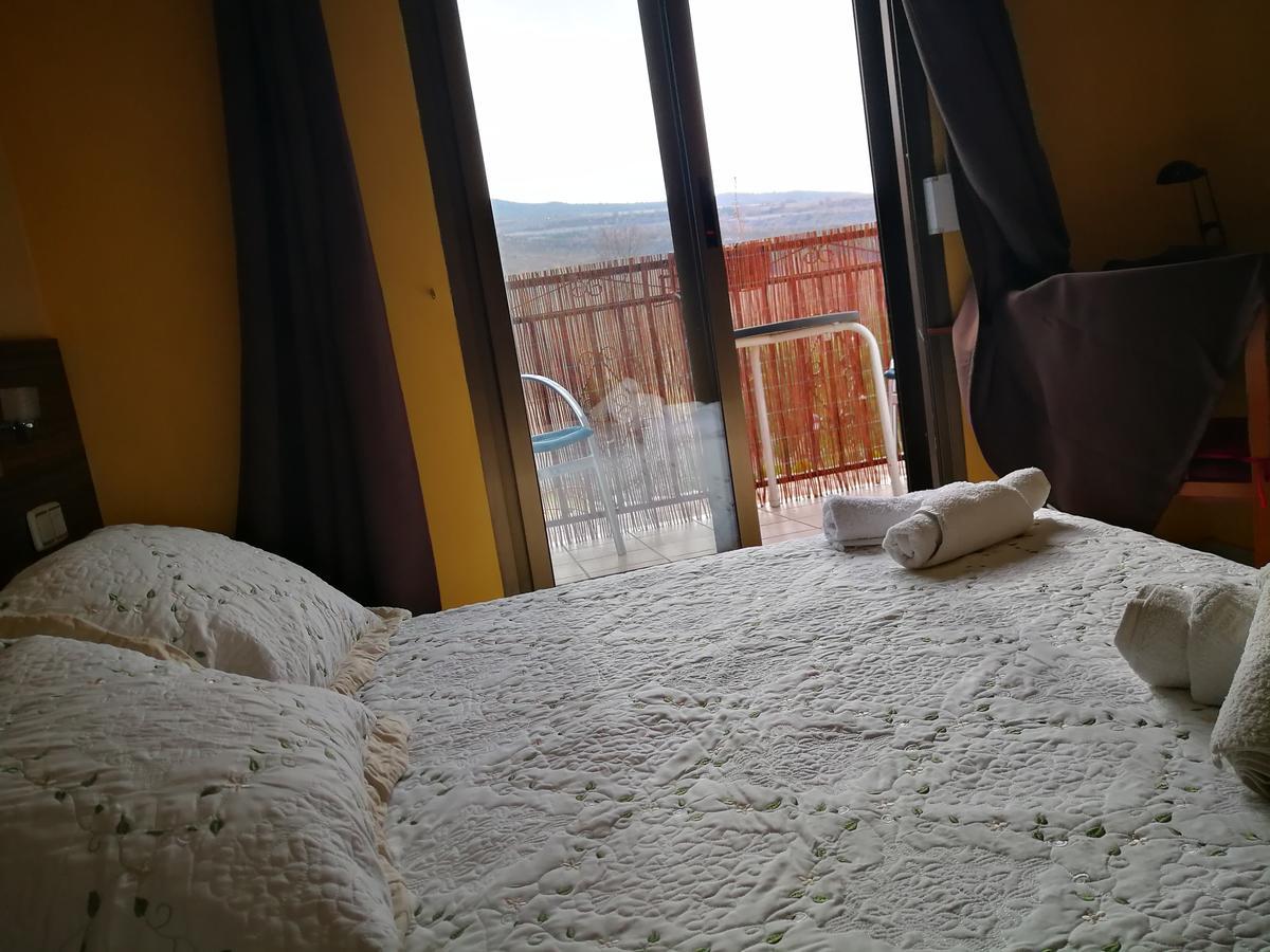 Hostal Escarla Aren Kültér fotó