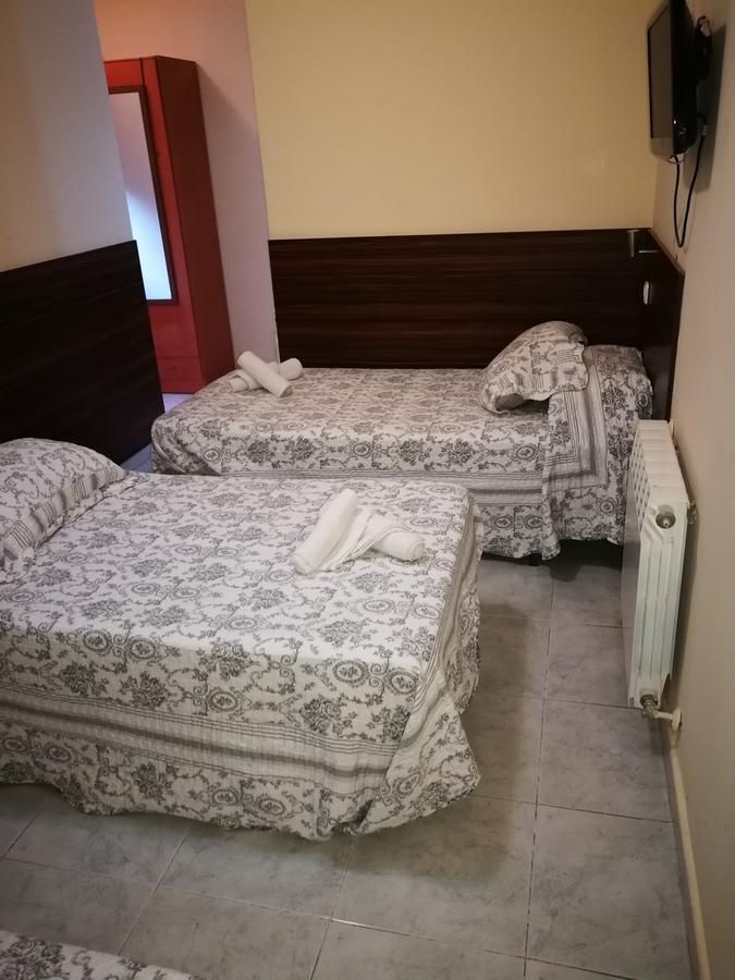 Hostal Escarla Aren Kültér fotó