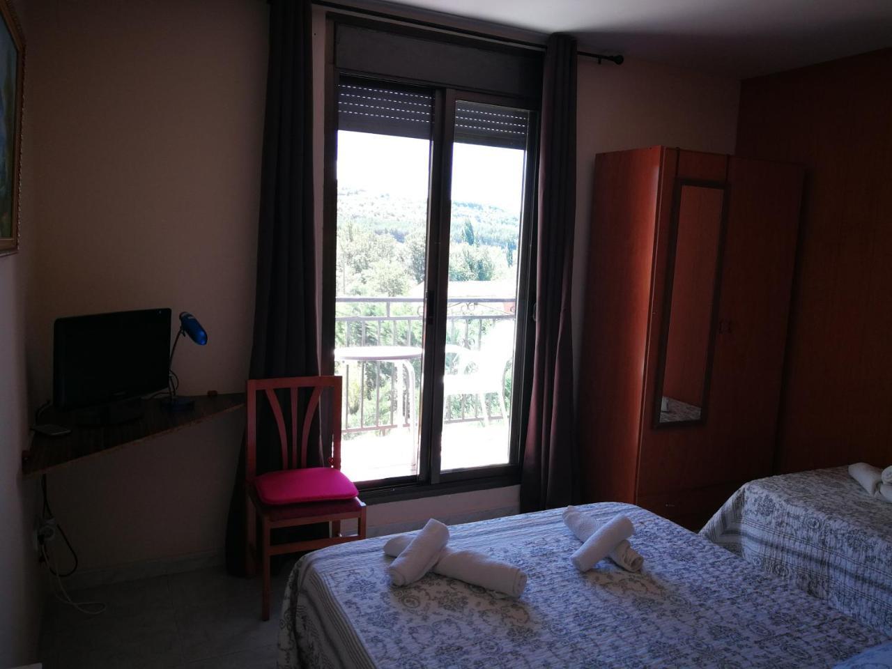 Hostal Escarla Aren Kültér fotó