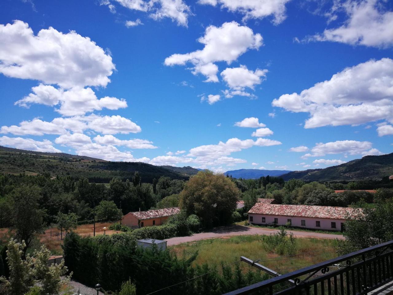 Hostal Escarla Aren Kültér fotó