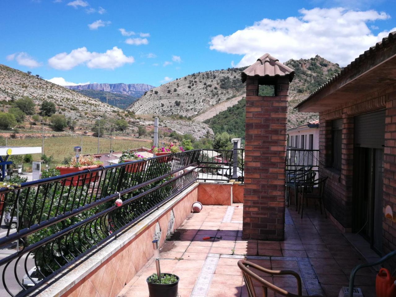 Hostal Escarla Aren Kültér fotó