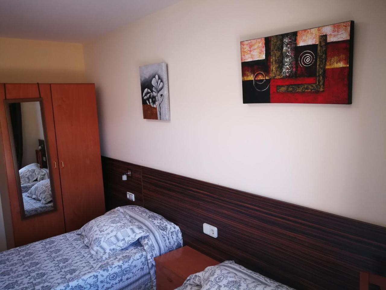 Hostal Escarla Aren Kültér fotó
