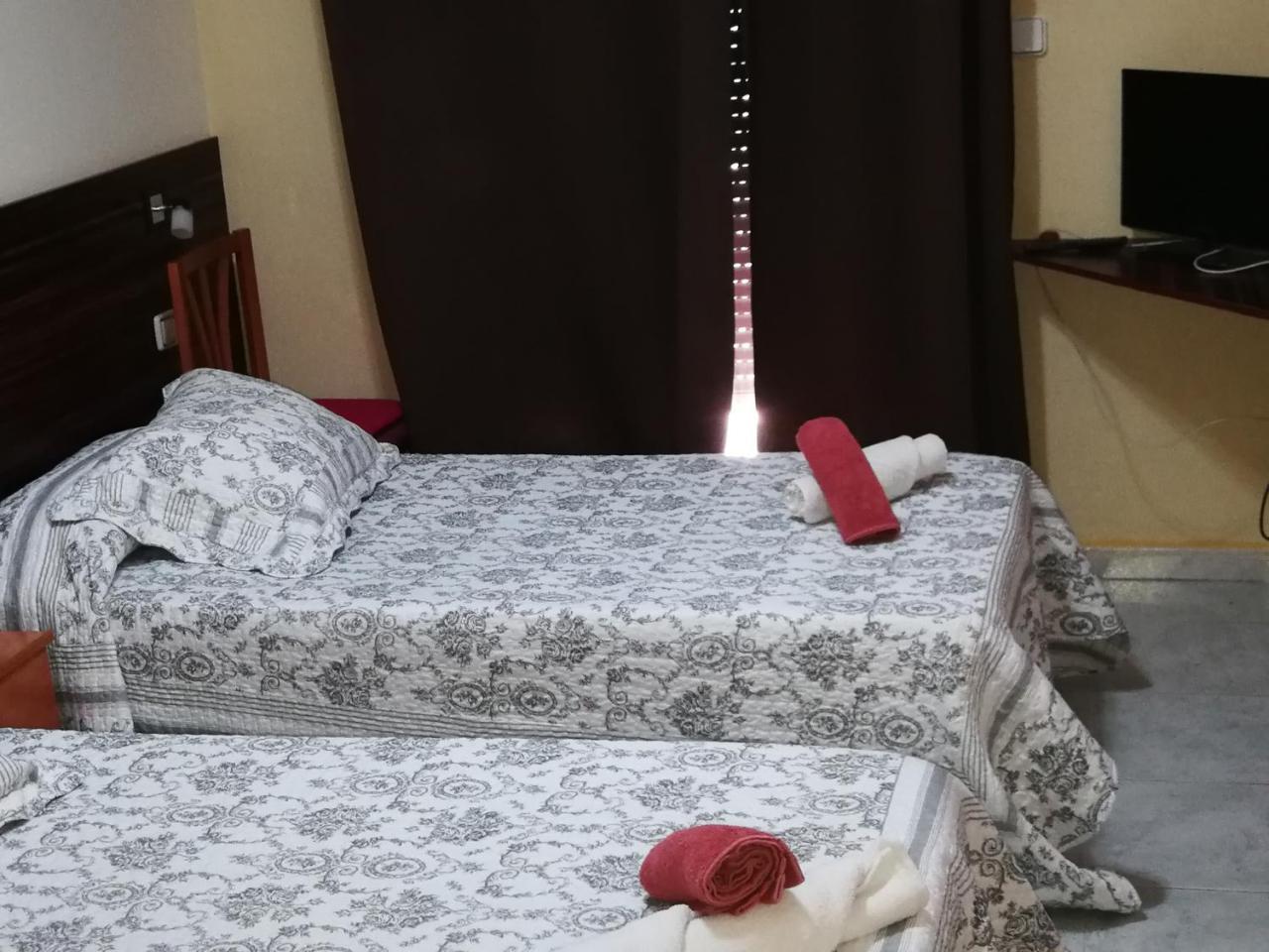 Hostal Escarla Aren Kültér fotó